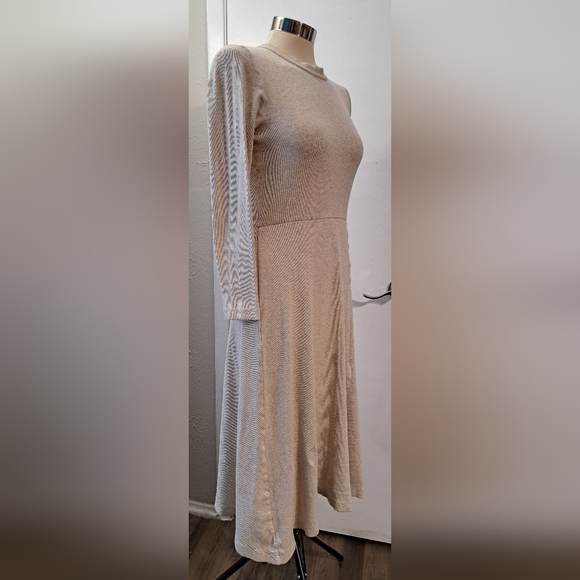 🤍Club Monaco Long Sleeve Rib Knit Midi Dress🤍 - Picture 8 of 11